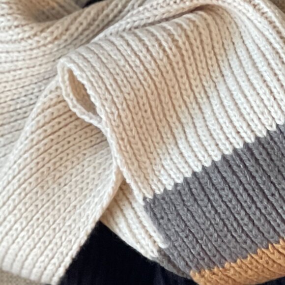 Stylish Black and Tan Pom Pom Chunky Scarf-NEW - Picture 4 of 15